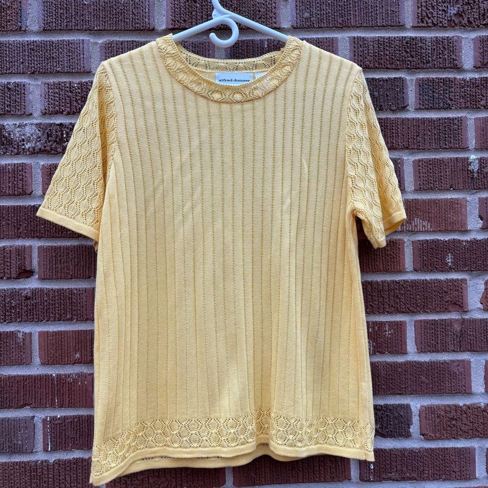 Alfred Dunner Women’s Sz M Short sleeve Yellow Sweater Shirt